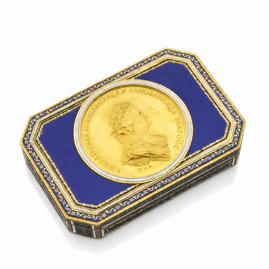 GOLD SNUFF BOX WITH A MEDALLION PORTRAIT OF CATHERINE THE GREAT PIERRE THEREMIN, ST PETERSBURG, 1796